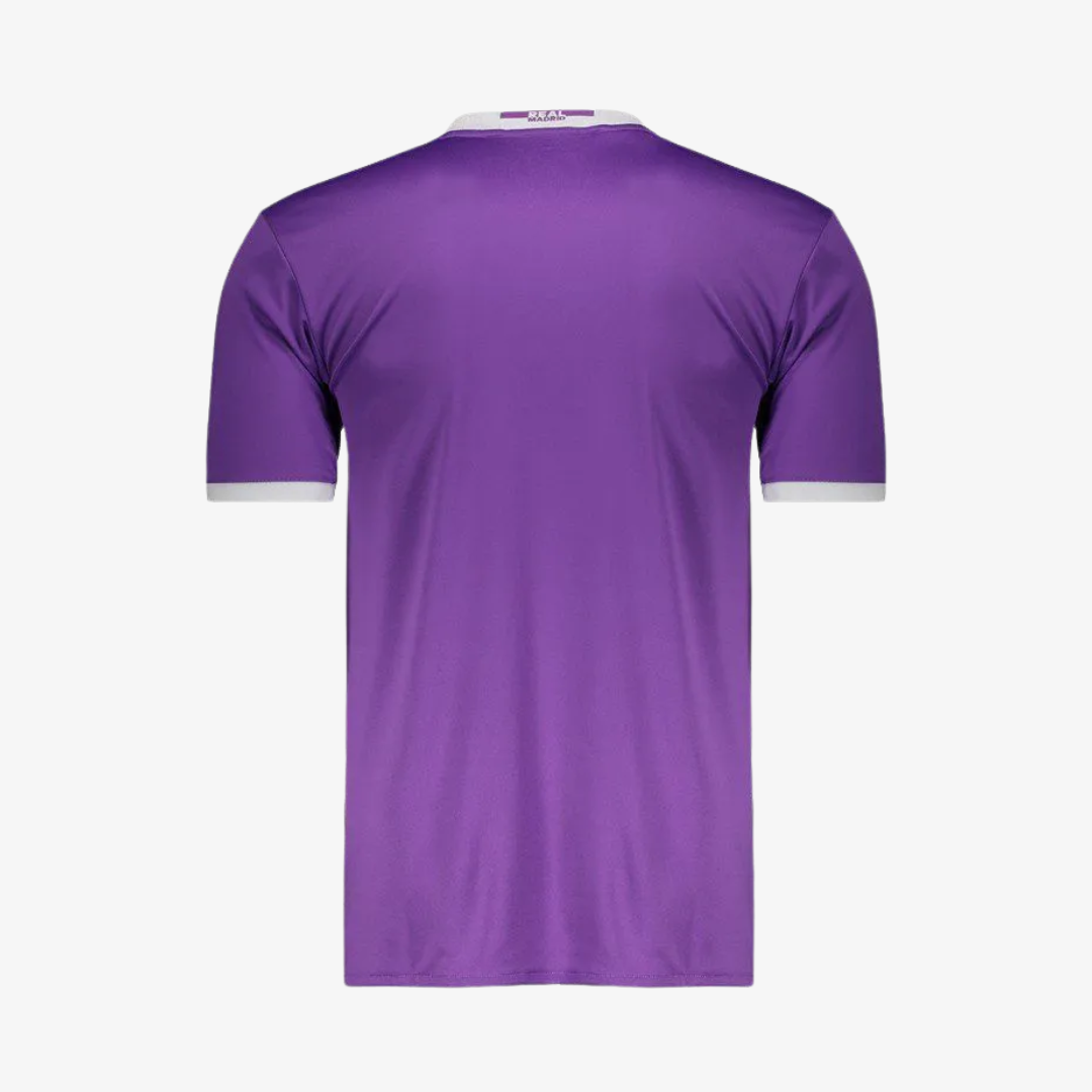 Real Madrid Jersey 2017/18 - Kids Kit - model photo