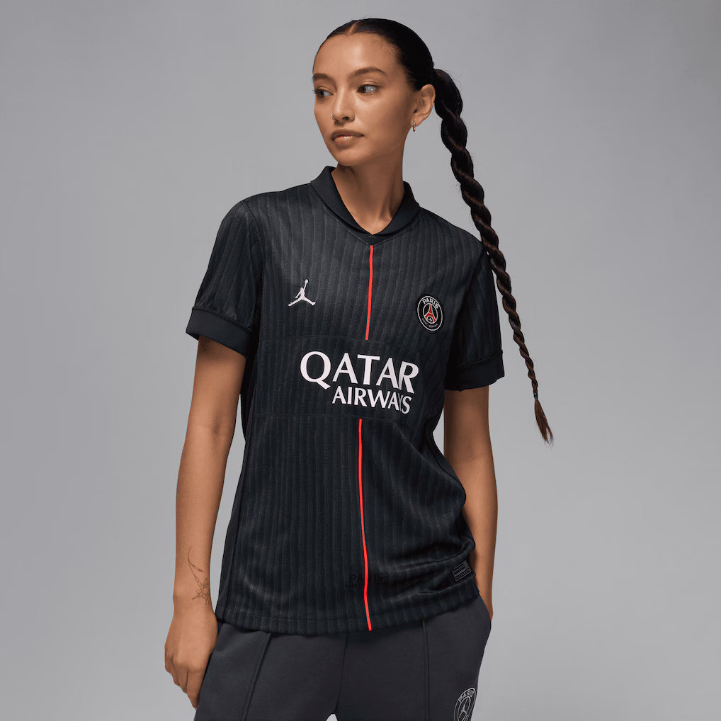PSG Jersey 2025/26 - Women's - model photo
